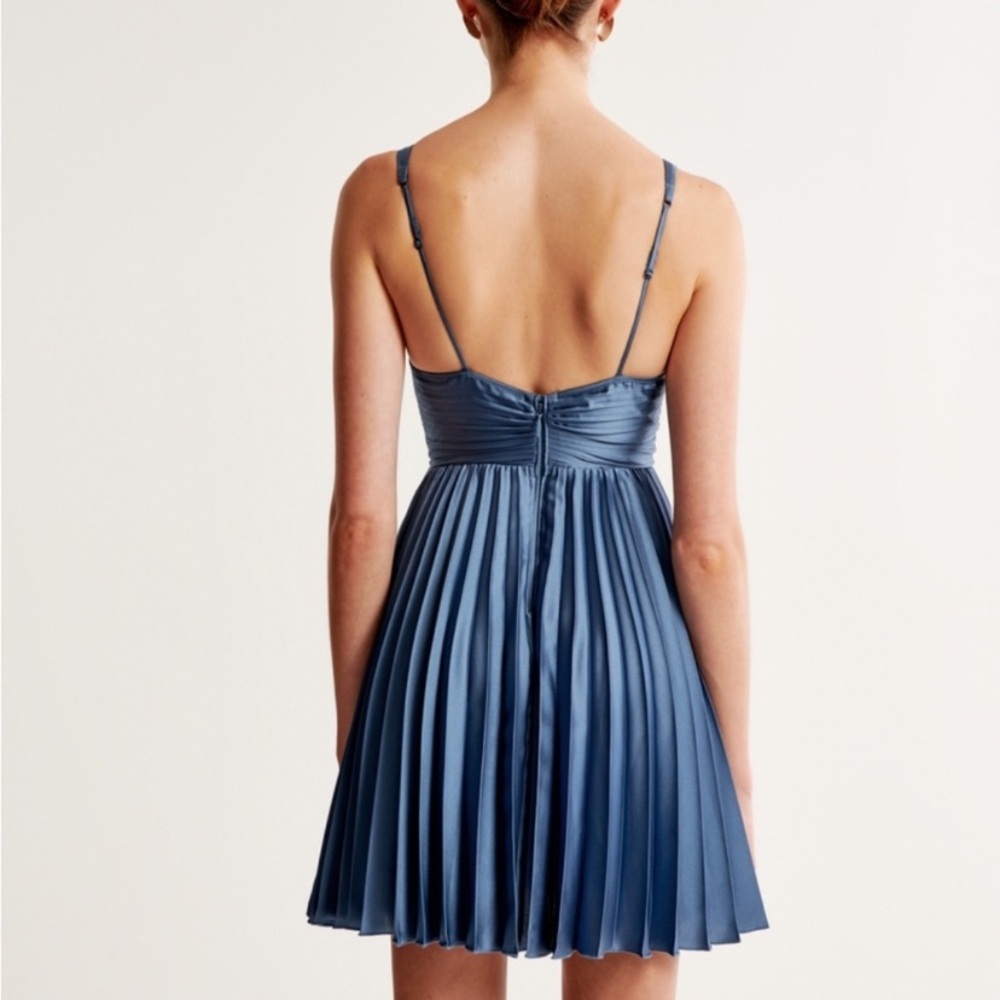 The A&F Giselle Pleated Mini Dress - Picture 3 of 4